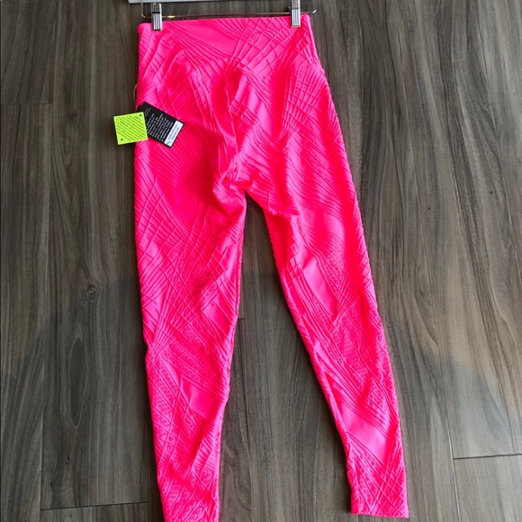 ‼️LAST ONE‼️NWT Onzie Selenite Legging in Neon Pnk - Picture 4 of 5